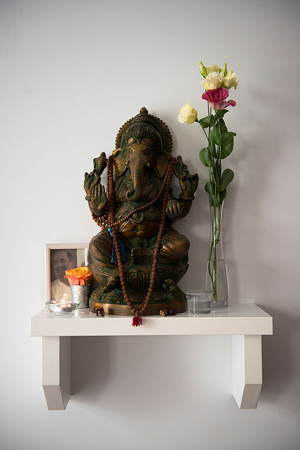 Interieurfotografie Yogastudio Altar mit Ganesha | Felix Krammer Fotografie