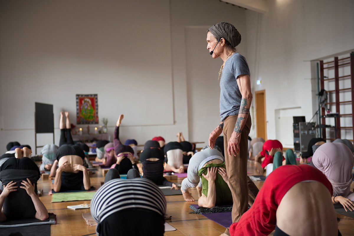 Jivamukti Yoga Teacher Training in 2013 with David Life, co-founder of the Jivamukti Yoga method | Felix Krammer Fotografie
