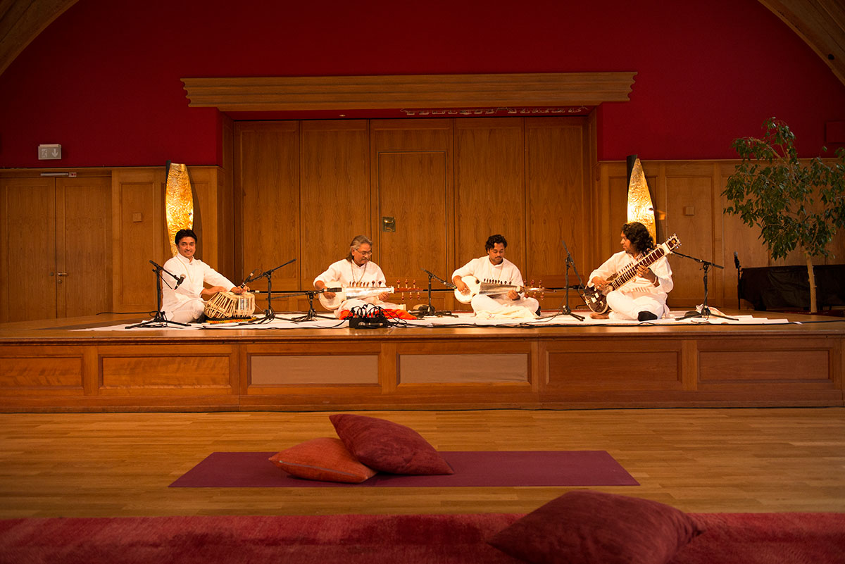 yoga-fotografie-maharaj-trio-schloss-elmau-yoga-summit