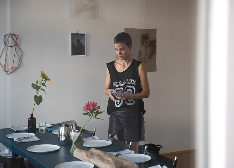 Rückzugsorte Fotografie mit Schmuckdesignerin Saskia Diez in ihrer Küche