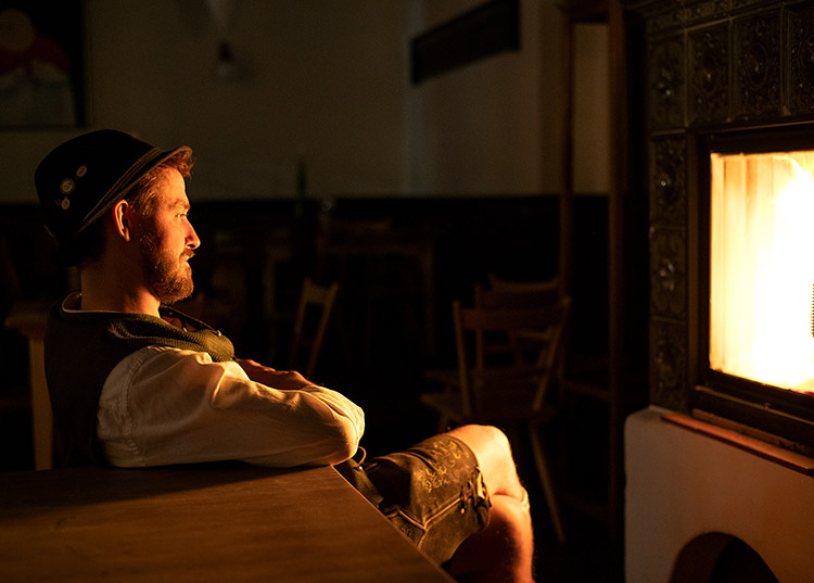 Rückzugsorte Fotografie mit Fabian Stingl in seinem Wirtshaus